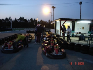  Sessão noturna de karting